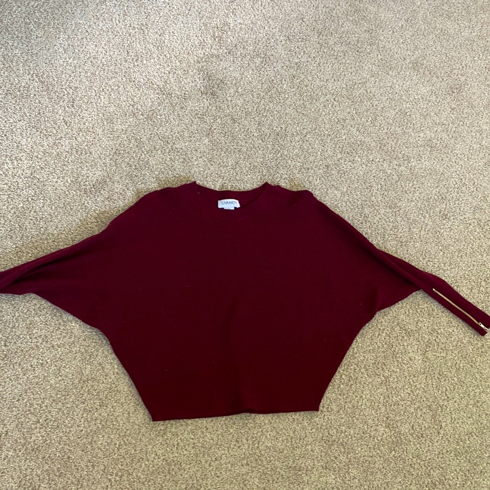 Sweater with zippered sleeves wide arms